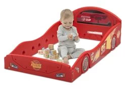 Disney / Pixar Cars Lightning McQueen Plastic Sleep And Play Toddler Bed -Kid Household Items BB81406CR cars toddler plastic floor bed left model