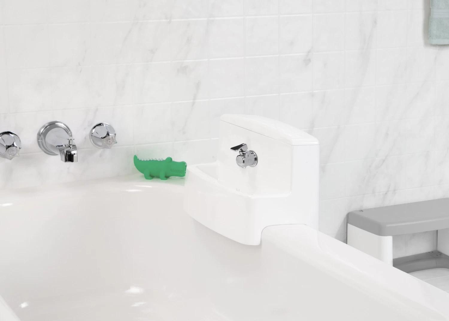 Delta Children PerfectSize 3-in-1 Convertible Sink, Step Stool And Bath Toy For Kids 4 Delta Children PerfectSize 3-in-1 Convertible Sink, Step Stool And Bath Toy For Kids - Image 4