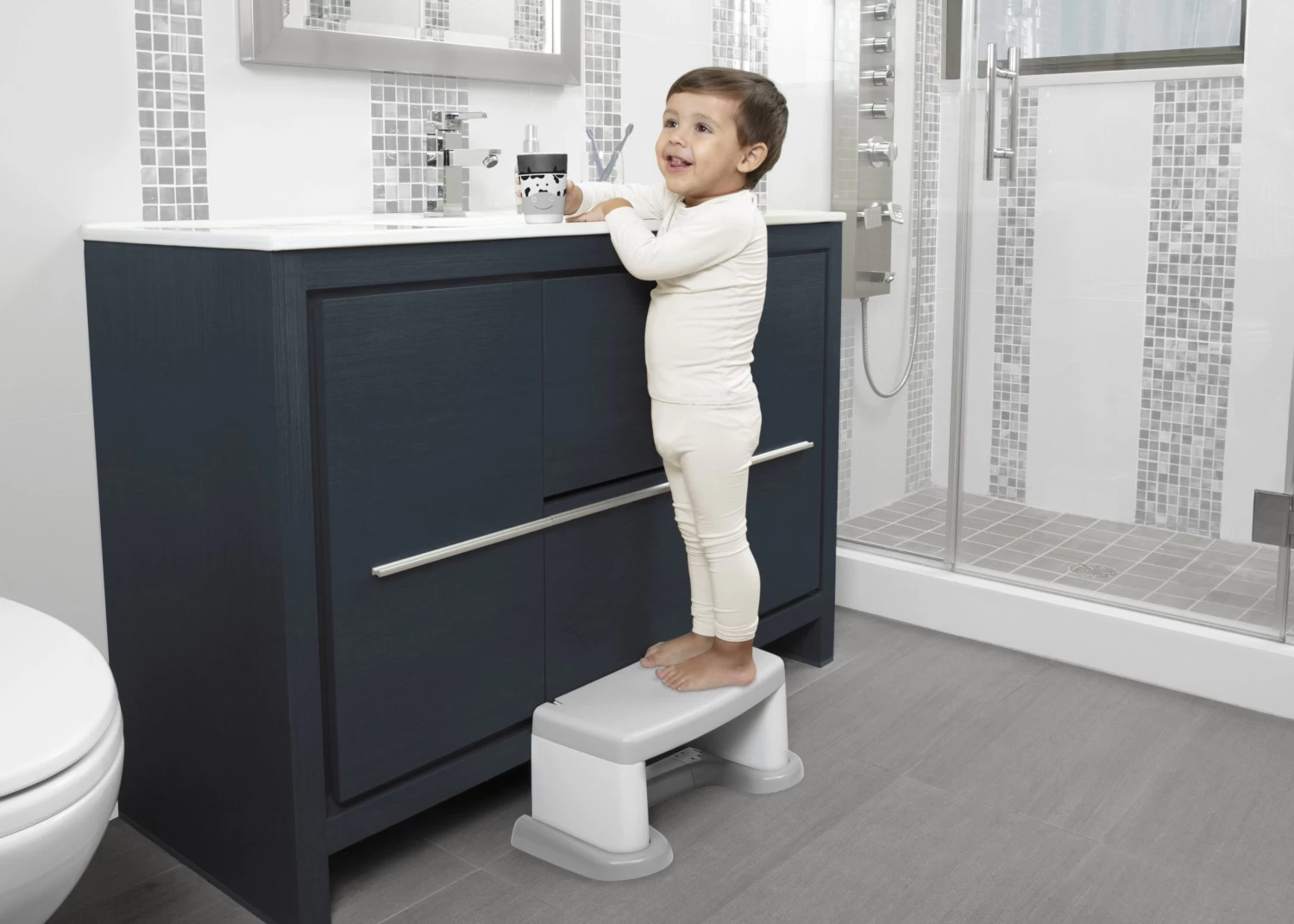 Delta Children PerfectSize 3-in-1 Convertible Sink, Step Stool And Bath Toy For Kids 3 Delta Children PerfectSize 3-in-1 Convertible Sink, Step Stool And Bath Toy For Kids - Image 3